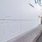Fachada ventilada de Butech realizada con KRION&reg; en la Farmacia Font de Mora