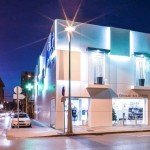 Fachada ventilada de Butech realizada con KRION&reg; en la Farmacia Font de Mora
