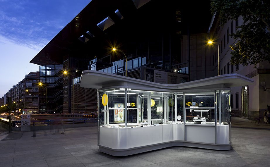 Jose Manuel Sanz Aquitectos + Irene Brea create tourist information kiosks in Madrid with KRION® 