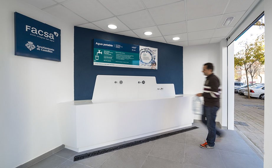 FACSA inaugurates a new reverse osmosis public fountain, created with KRION®