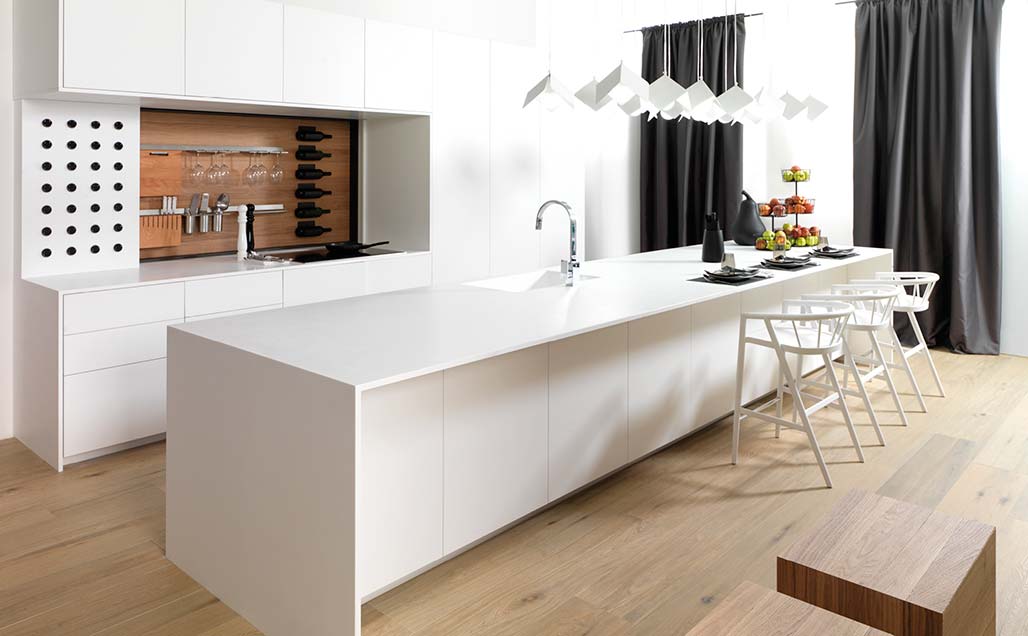 Oak and KRION Snow White in the Emotions E4.00 kitchen from PORCELANOSA Kitchens