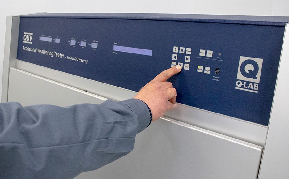Máquina de envejecimiento QUV: prever el futuro y mejorarlo en el presente