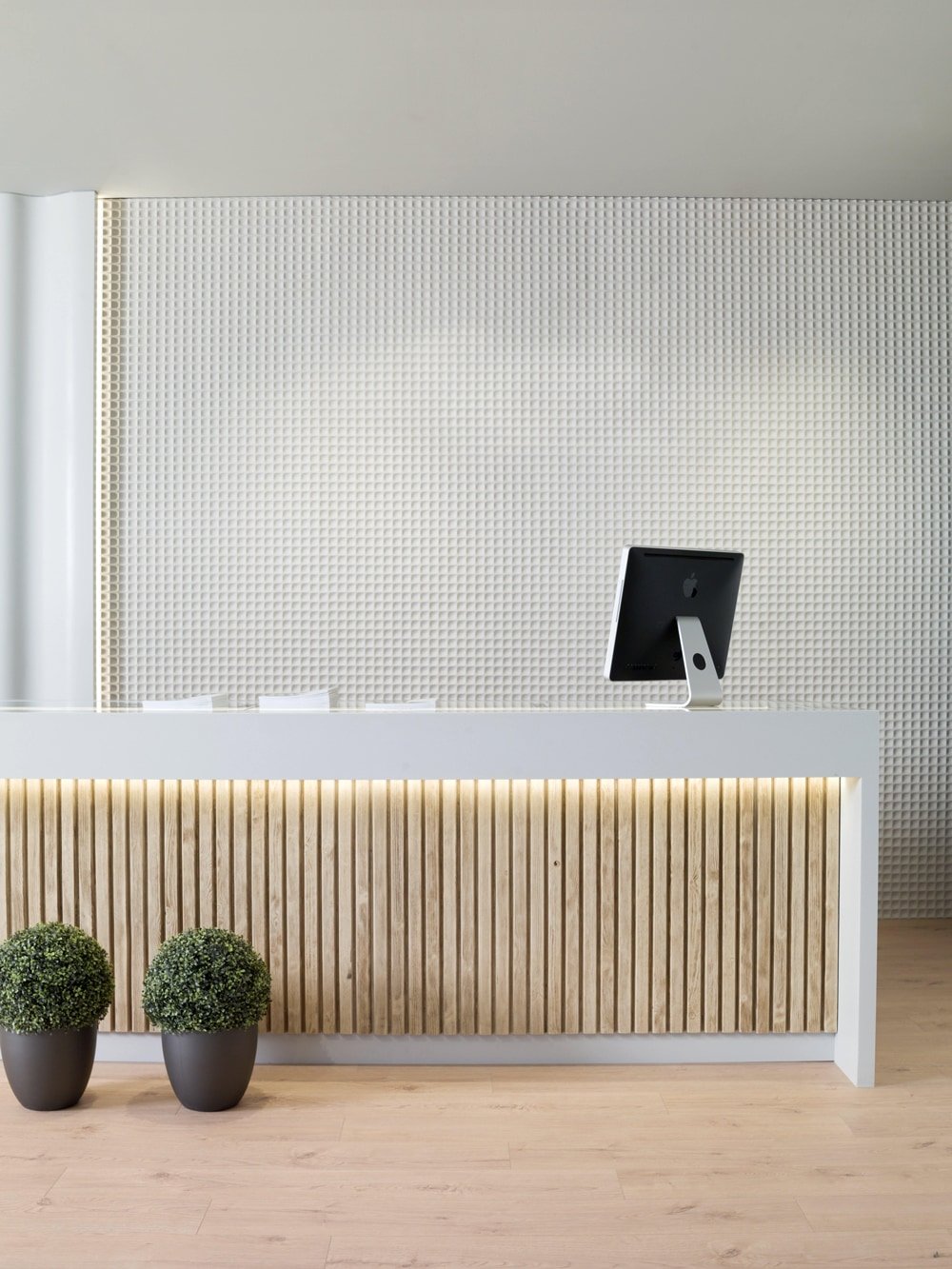 reception krion fitwall shadow white sand