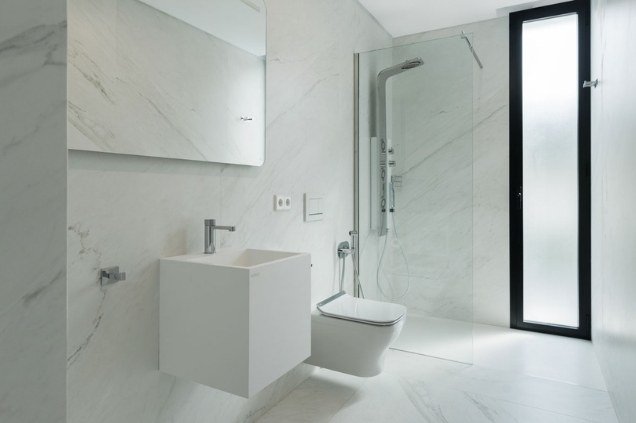 ba&ntilde;o moderno dise&ntilde;ado con Krion